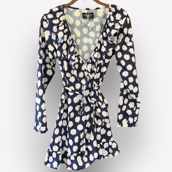 Dresses & Skirts - Present wrap dress daisy floral blue white yellow